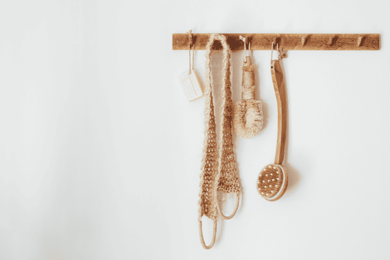 אביזרי תלייה נוחים לבית - אילו חפצי נוי ניתן לתלות על הקירות בבית?