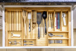 אחסון וארגון ארונות מטבח - הארונות שהכי מתאימים למטבח שמכילים הרבה מקום לאחסון