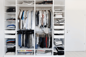 ארון בגדים ל-5 נפשות - סוגי ארונות הבגדים שמכילים הרבה מקום שיתאימו למשפחה גדולה